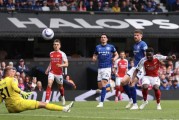 阿森纳4-0完胜伊普斯维奇，双响炮助力球队11场不败、领先第三名7分